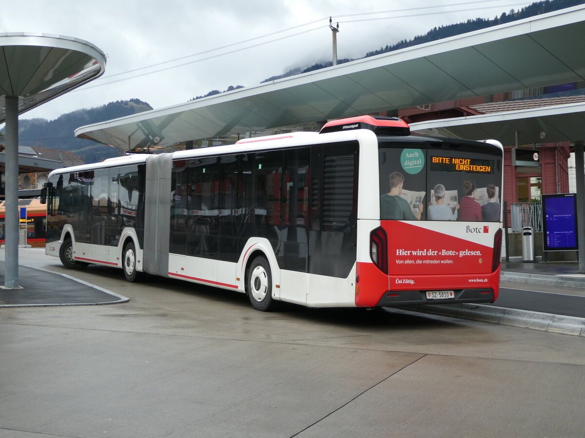 (242'979) - AAGS Schwyz - Nr. 10/SZ 5810 - MAN am 18. November 2022 beim Bahnhof Arth-Goldau