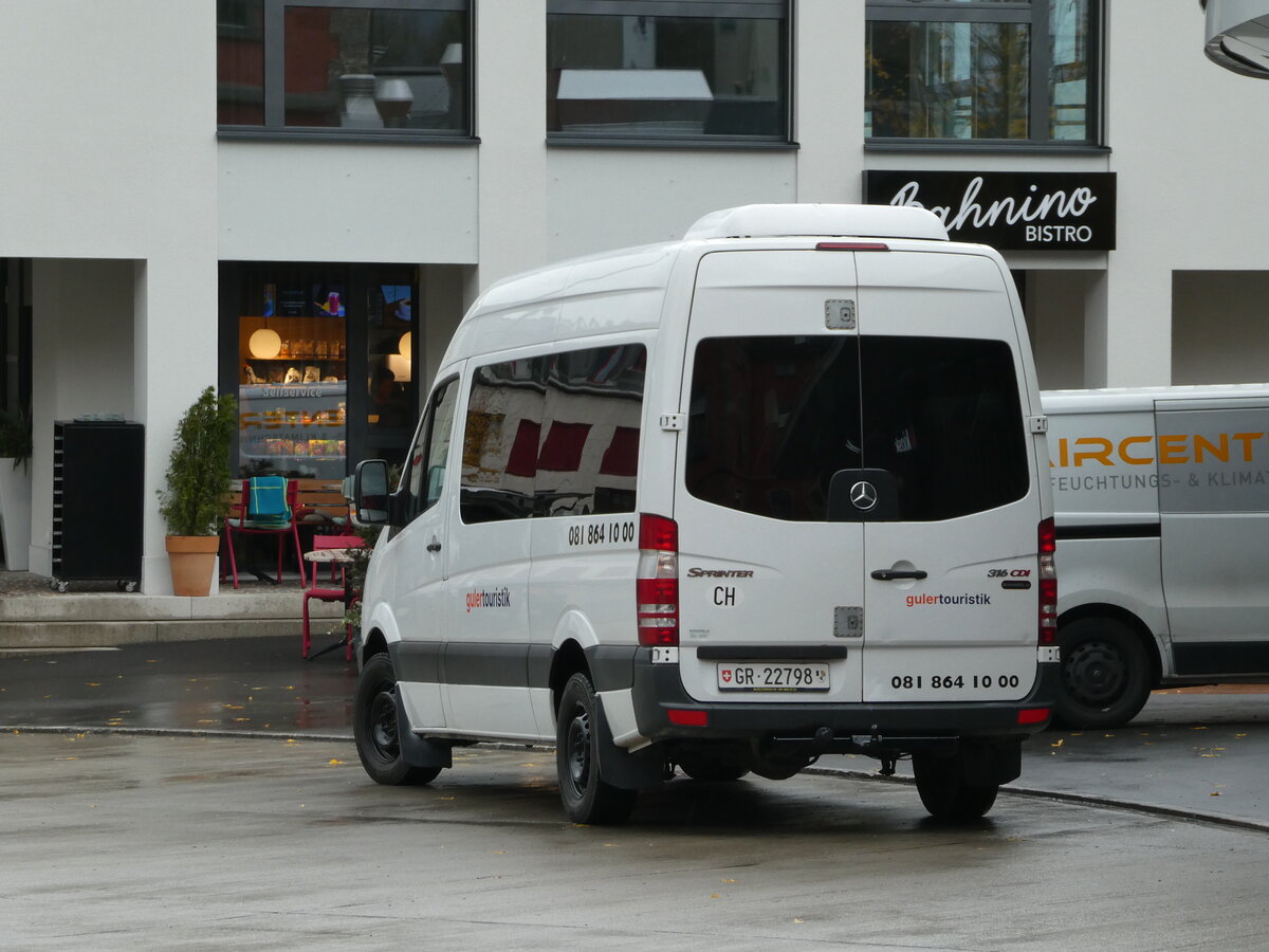 (242'985) - Guler, Sent - GR 22'798 - Mercedes am 18. November 2022 beim Bahnhof Arth-Goldau