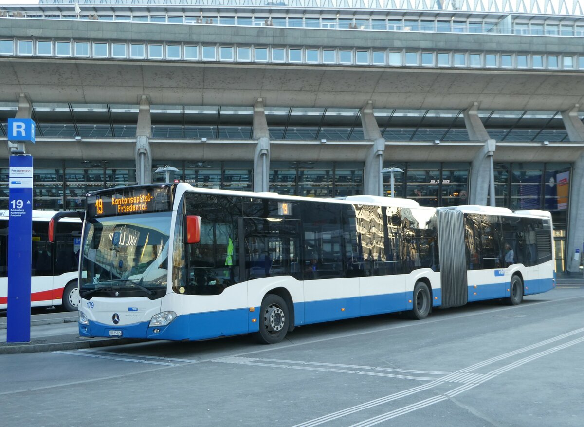 (243'670) - VBL Luzern - Nr. 179/LU 15'025 - Mercedes am 8. Dezember 2022 beim Bahnhof Luzern