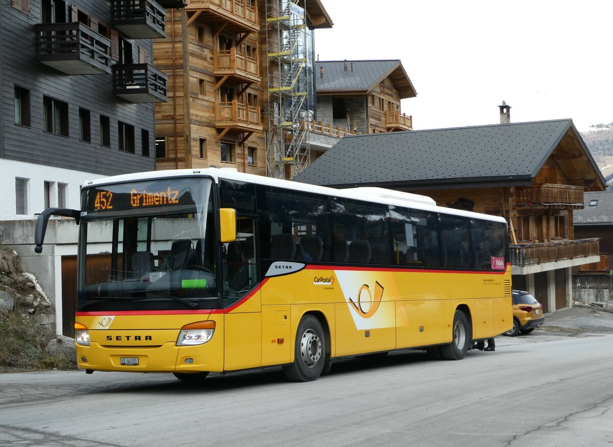 (244'150) - TSAR, Sierre - VS 64'315 - Setra am 26. Dezember 2022 in Grimentz, Tlcabine