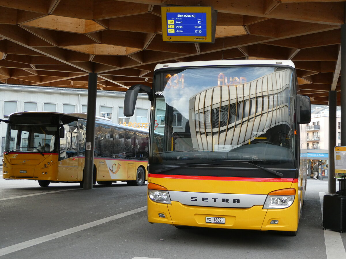 (244'276) - Evquoz, Erde - VS 16'098 - Setra am 28. Dezember 2022 beim Bahnhof Sion