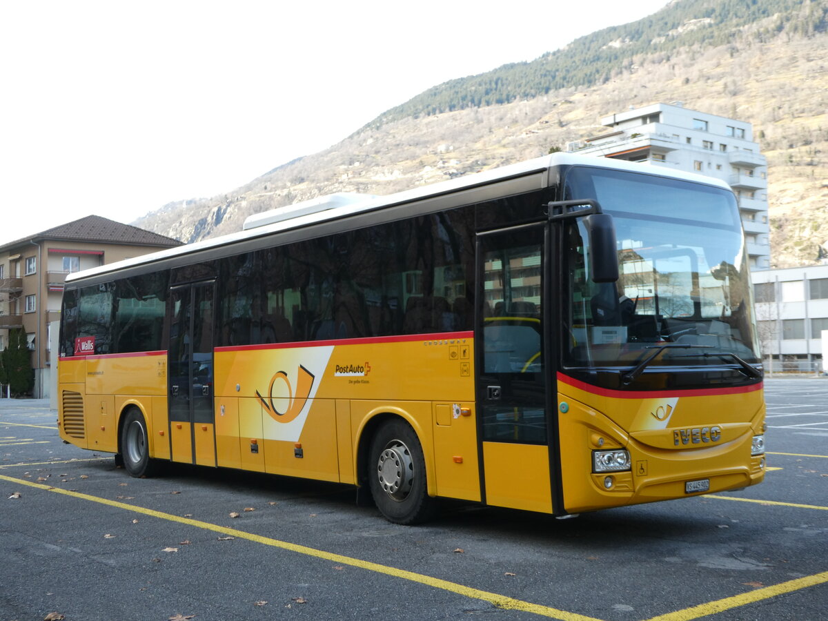 (244'368) - PostAuto Wallis - VS 445'902/PID 10'453 - Iveco am 1. Januar 2023 in Brig, Garage