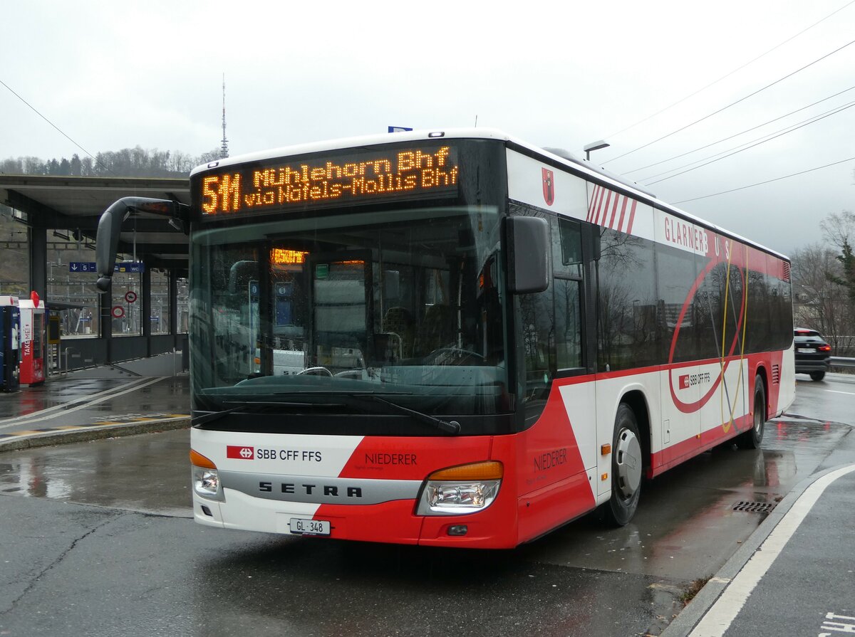 (244'409) - Niederer, Filzbach - Nr. 26/GL 348/PID 10'053 - Setra am 3. Januar 2023 beim Bahnhof Ziegelbrcke