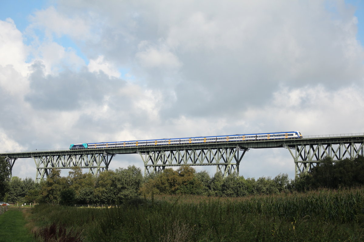 245 xxx am 30. August 2016 auf der Hochbrcke bei Hochdonn am Nord-Ostsee-Kanal.