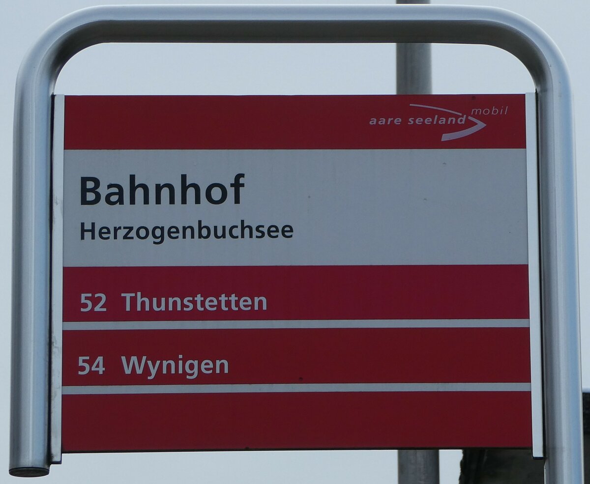 (245'212) - aare seeland mobil-Haltestellenschild - Herzogenbuchsee, Bahnhof - am 21. Januar 2023