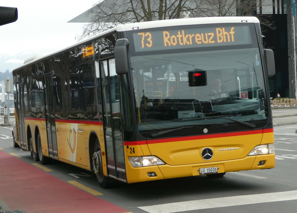 (245'358) - Bucheli, Kriens - Nr. 24/LU 15'010/PID 5436 - Mercedes am 25. Januar 2023 beim Bahnhof Luzern