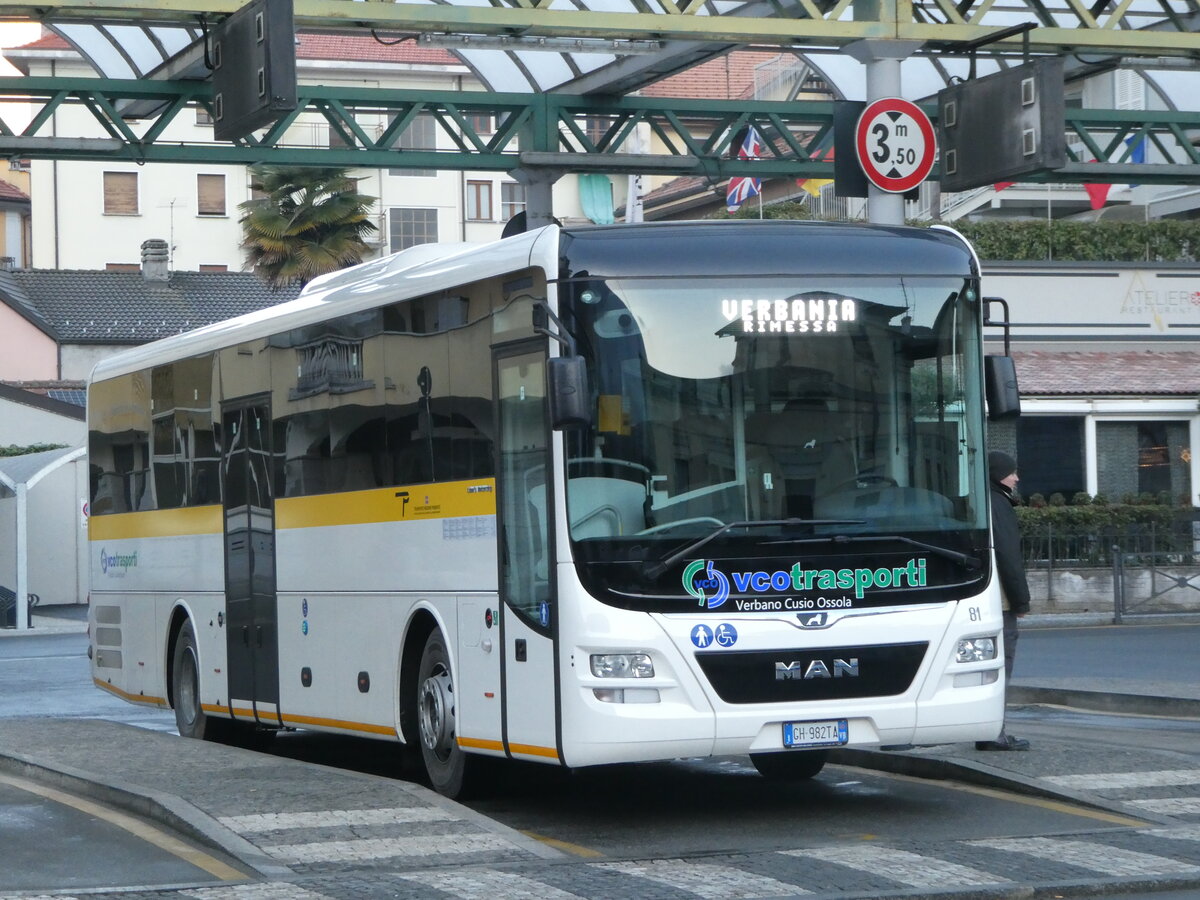 (245'886) - VCO Verbania - Nr. 81/GH-982 TA - MAN am 7. Februar 2023 beim Bahnhof Domodossola