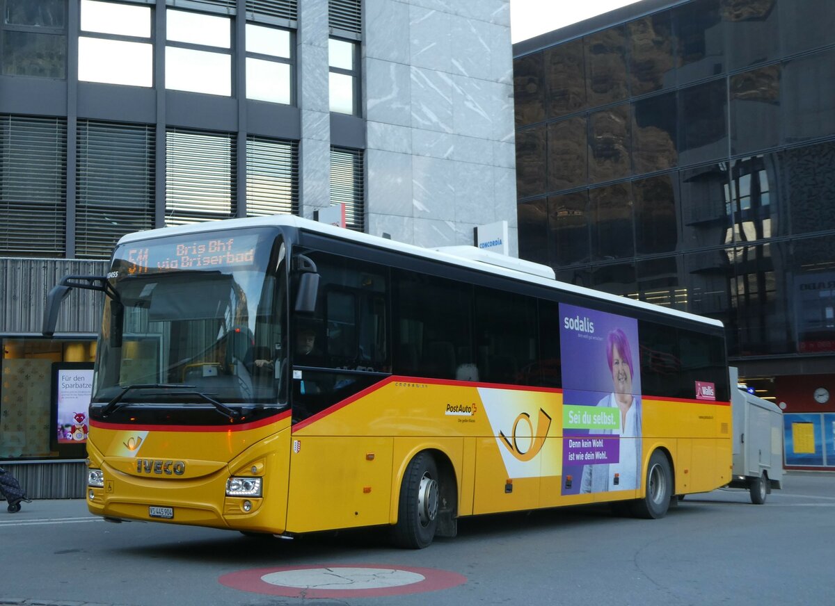 (246'011) - PostAuto Wallis - VS 445'904/PID 10'455 - Iveco am 11. Februar 2023 beim Bahnhof Visp