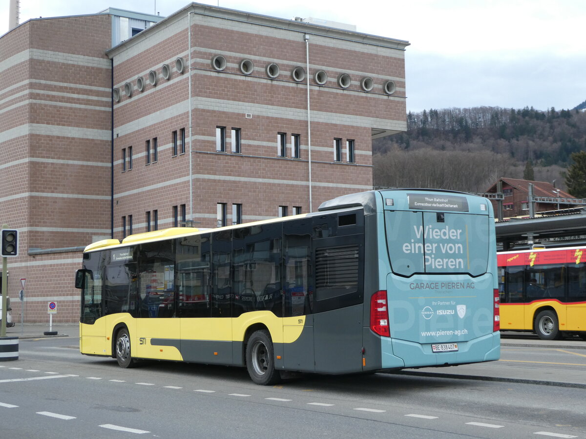(246'201) - STI Thun - Nr. 407/BE 838'407 - Mercedes am 17. Februar 2023 beim Bahnhof Spiez