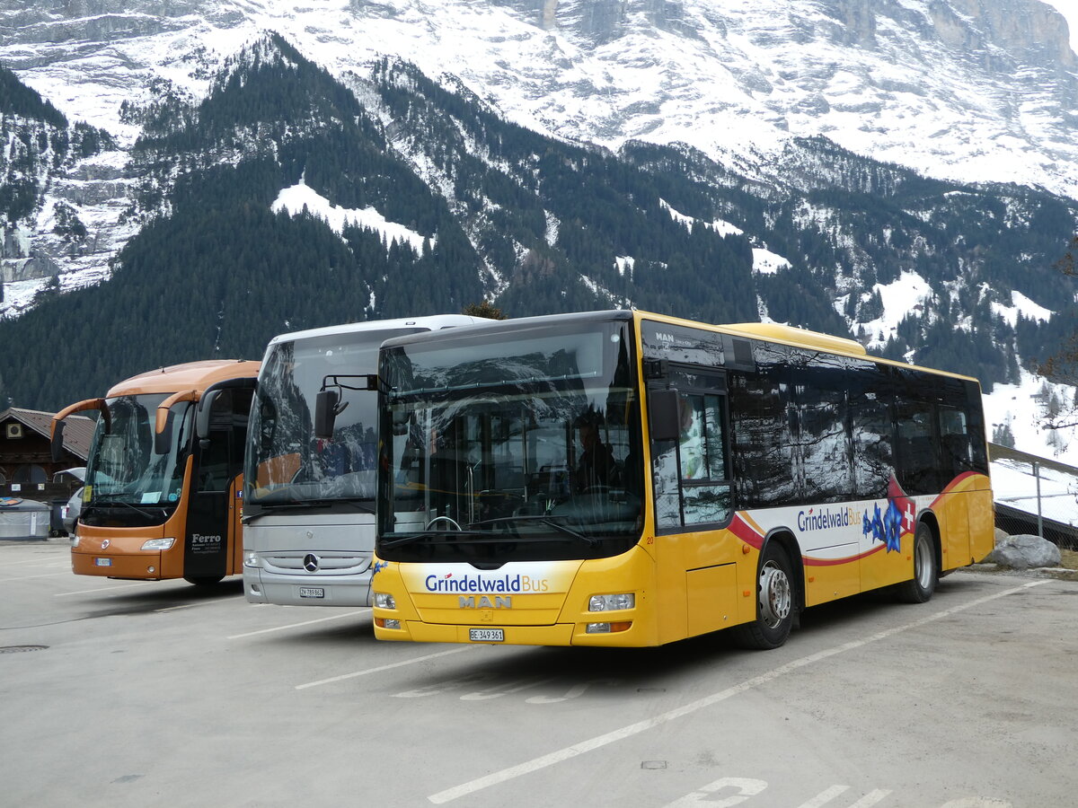 (246'226) - Grindelwaldbus, Grindelwald - Nr. 20/BE 349'361 - MAN/Gppel am 17. FEbruar 2023 beim Bahnhof Grindelwald