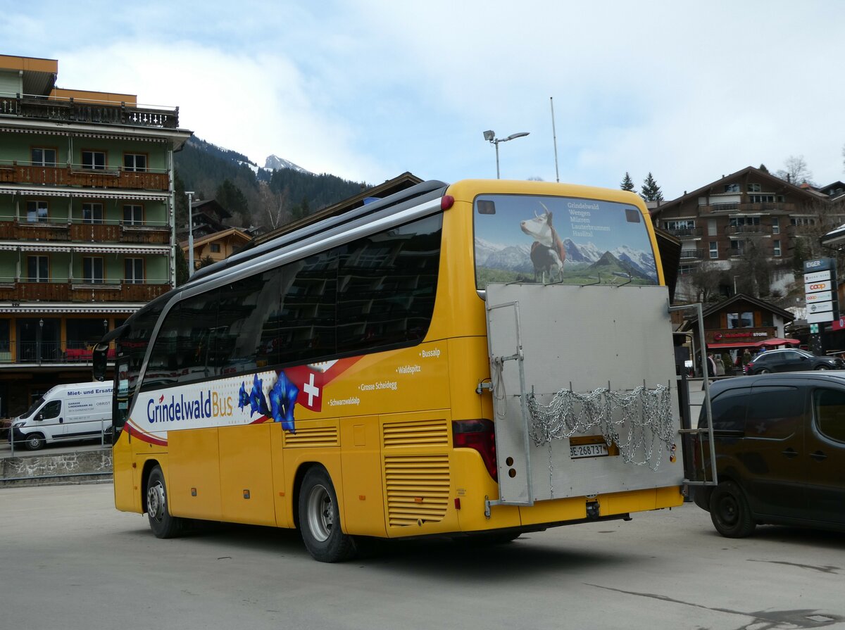 (246'243) - Grindelwaldbus, Grindelwald - Nr. 26/BE 268'737 - Setra am 17. Februar 2023 beim Bahnhof Grindelwald