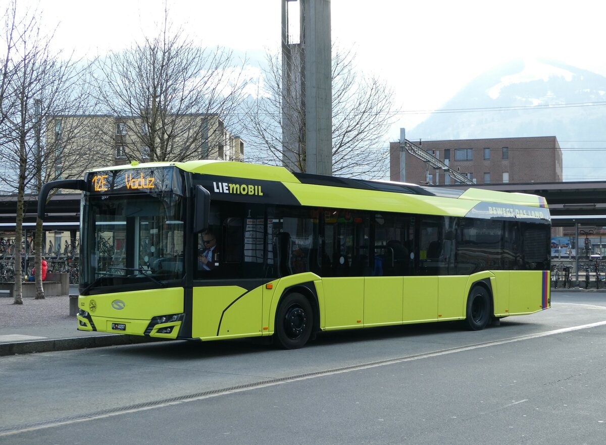 (246'514) - Aus Liechtenstein: BOS PS Anstalt, Vaduz - Nr. 522/FL 40'207 - Solaris am 24. Februar 2023 beim Bahnhof Sargans