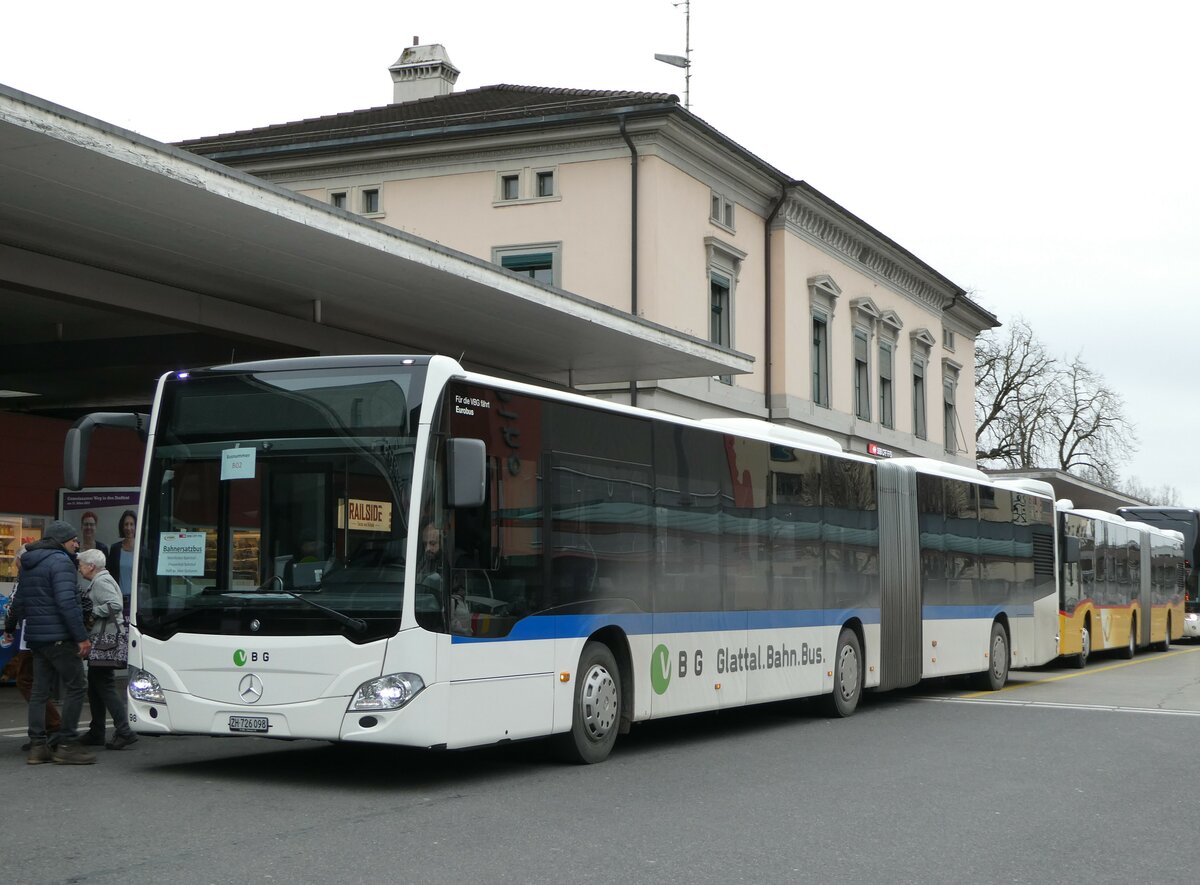 (246'604) - Welti-Furrer, Bassersdorf - Nr. 98/ZH 726'098 - Mercedes am 25. Februar 2023 beim Bahnhof Frauenfeld