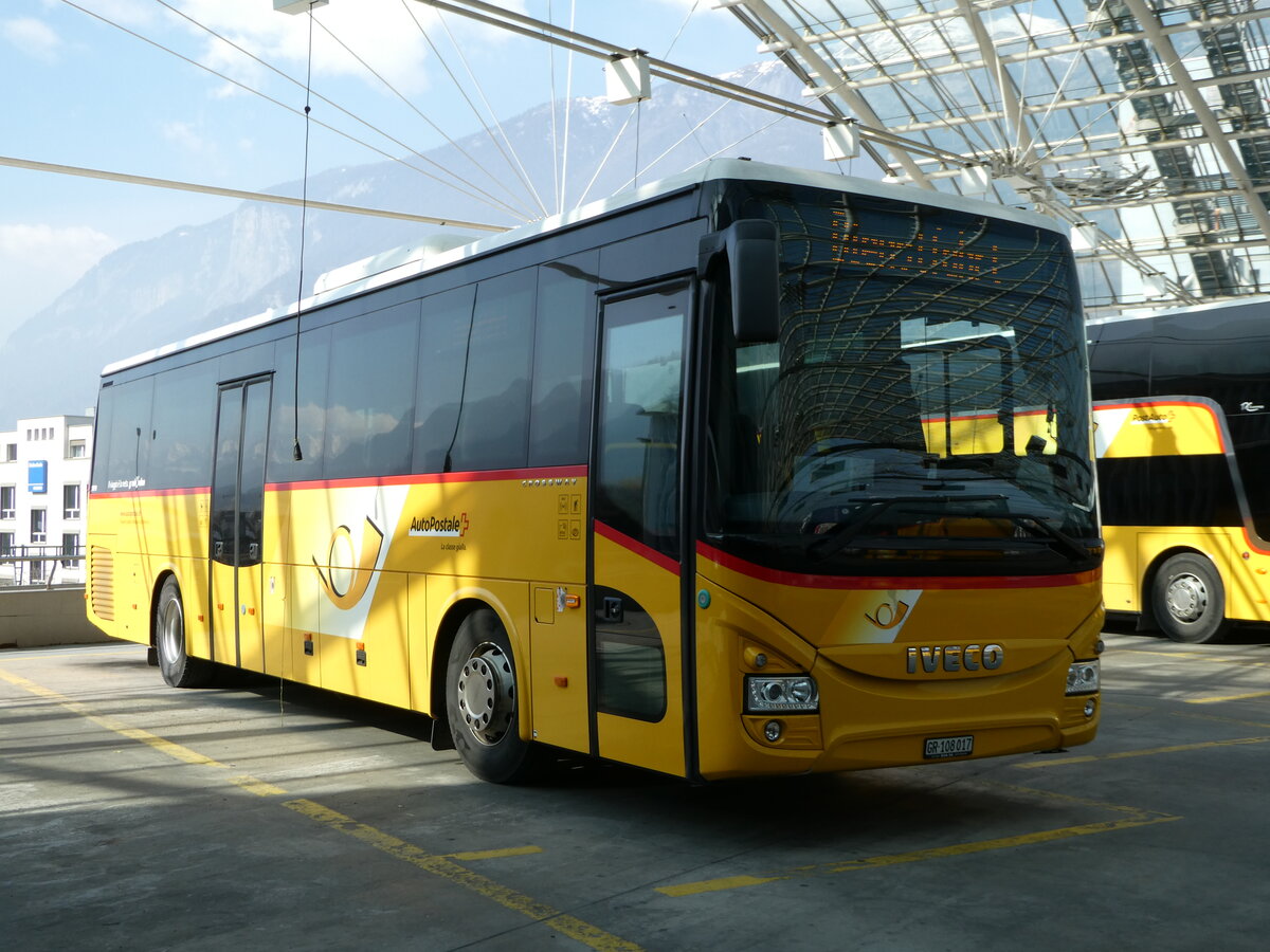 (246'814) - TpM, Mesocco - Nr. 17/GR 108'017/PID 10'919 - Iveco am 3. Mrz 2023 in Chur, Postautostation 