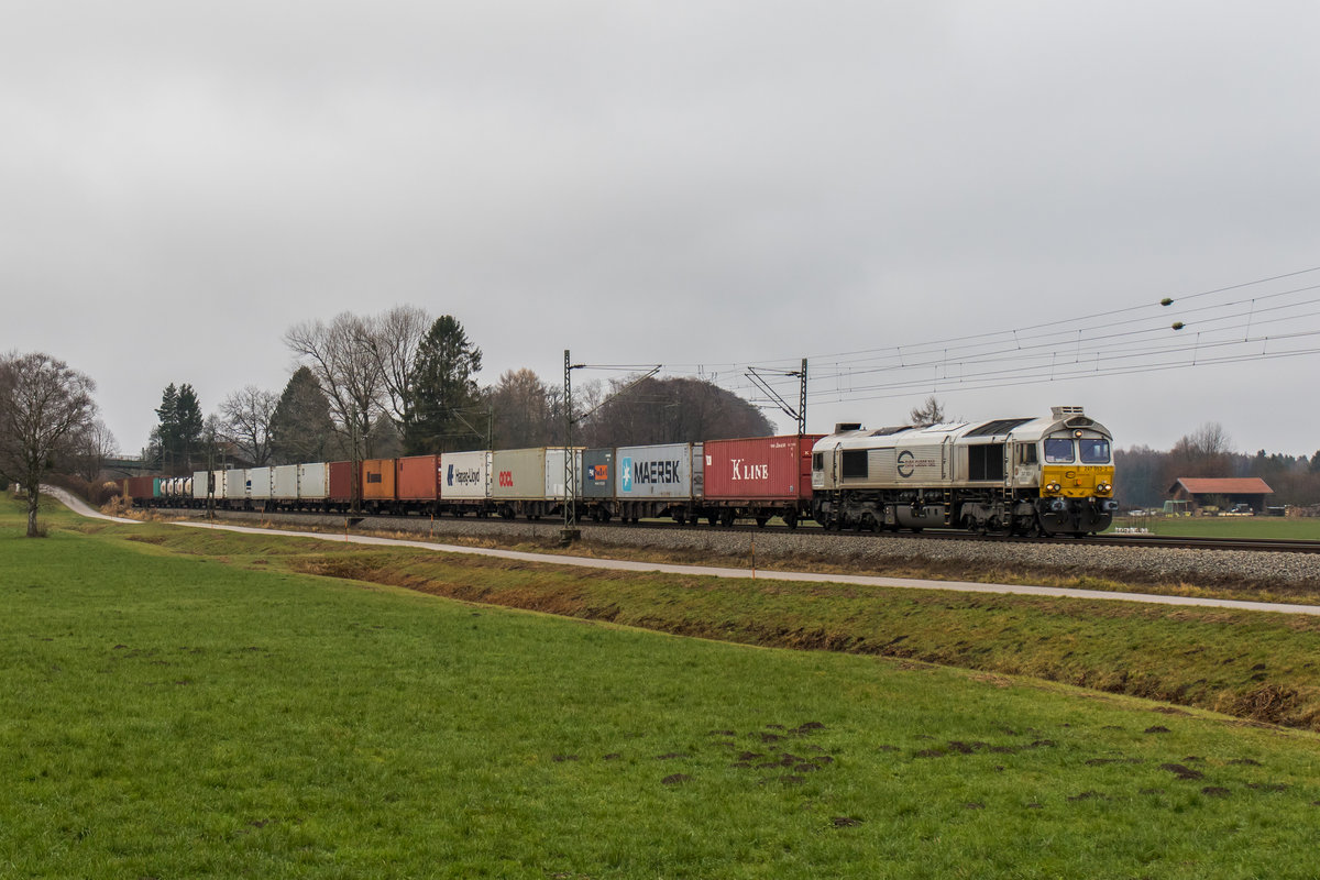 247 053-2 war am 3. Dezember 2016 mit einem Containerzug bei bersee in Richtung Freilassing unterwegs.