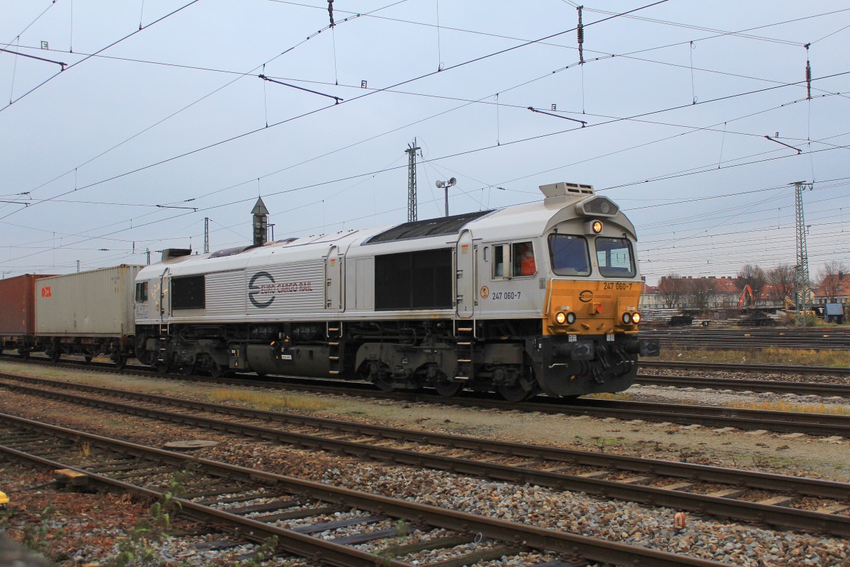 247 060-7 mit einem Containerzug am 12. November 2012 in Landshut.