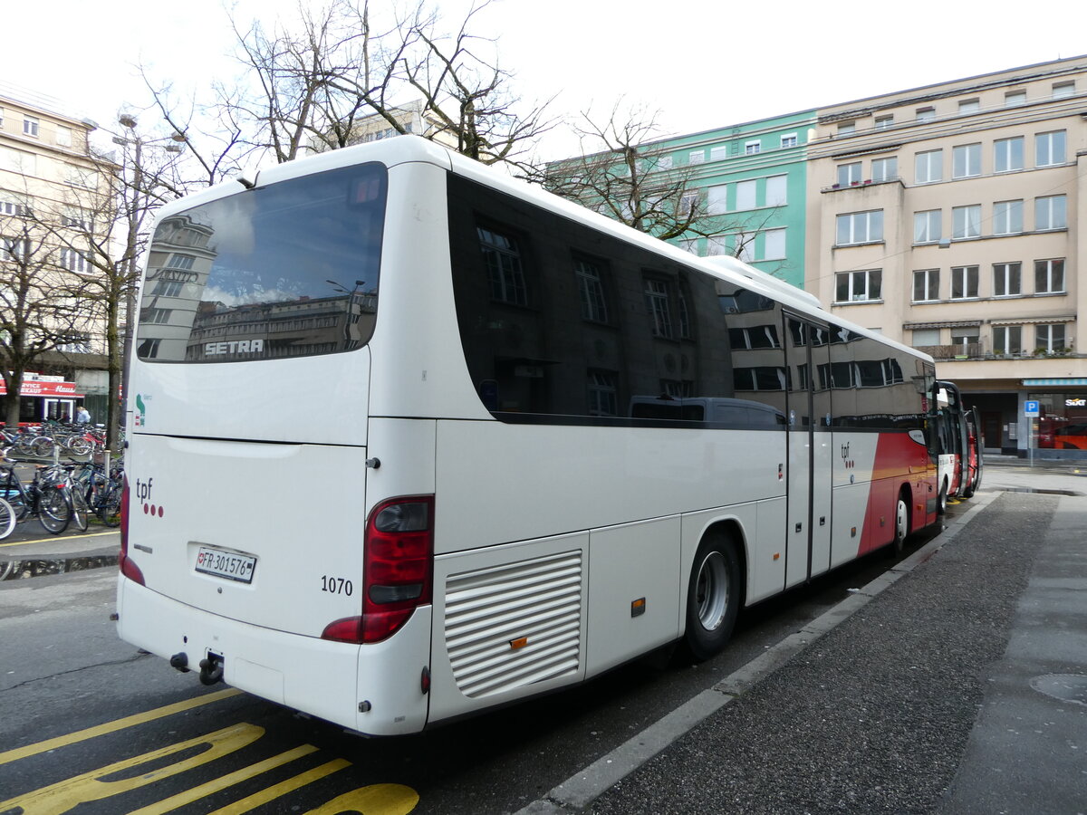 (247'635) - TPF Fribourg - Nr. 1070/FR 301'576 - Setra (ex CJ Tramelan Nr. 124) am 25. Mrz 2023 beim Bahnhof Biel