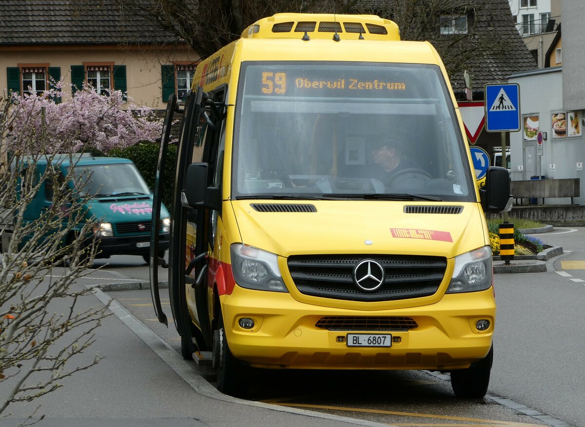 (247'883) - BLT Oberwil - Nr. 23/BL 6807 - Mercedes am 30. Mrz 2023 in Bottmingen, Schloss