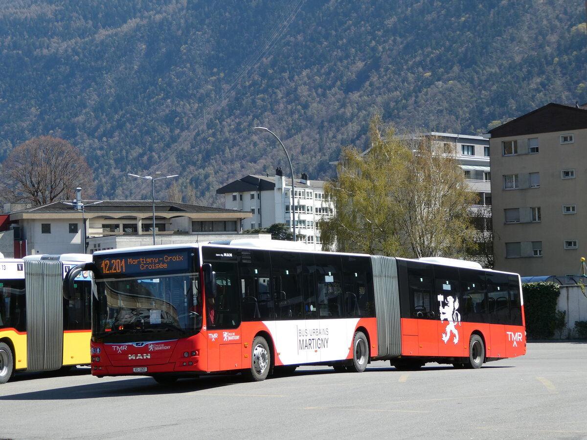 (248'315) - TMR Martigny - Nr. 152/VS 1257 - MAN am 9. April 2023 beim Bahnhof Martigny