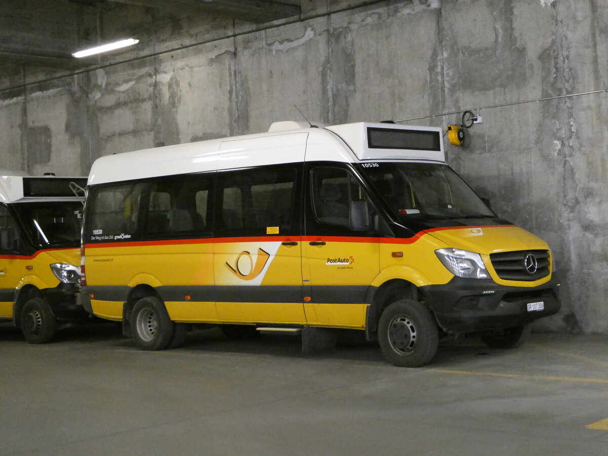 (248'658) - PostAuto Graubnden - GR 107'306/PID 10'530 - Mercedes am 15. April 2023 in Thusis, Postautostation