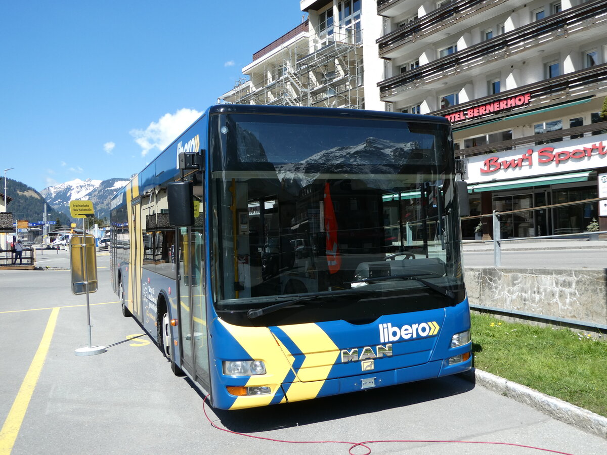 (248'782) - STI Thun - Nr. 128 - MAN am 18. April 2023 beim Bahnhof Grindelwald