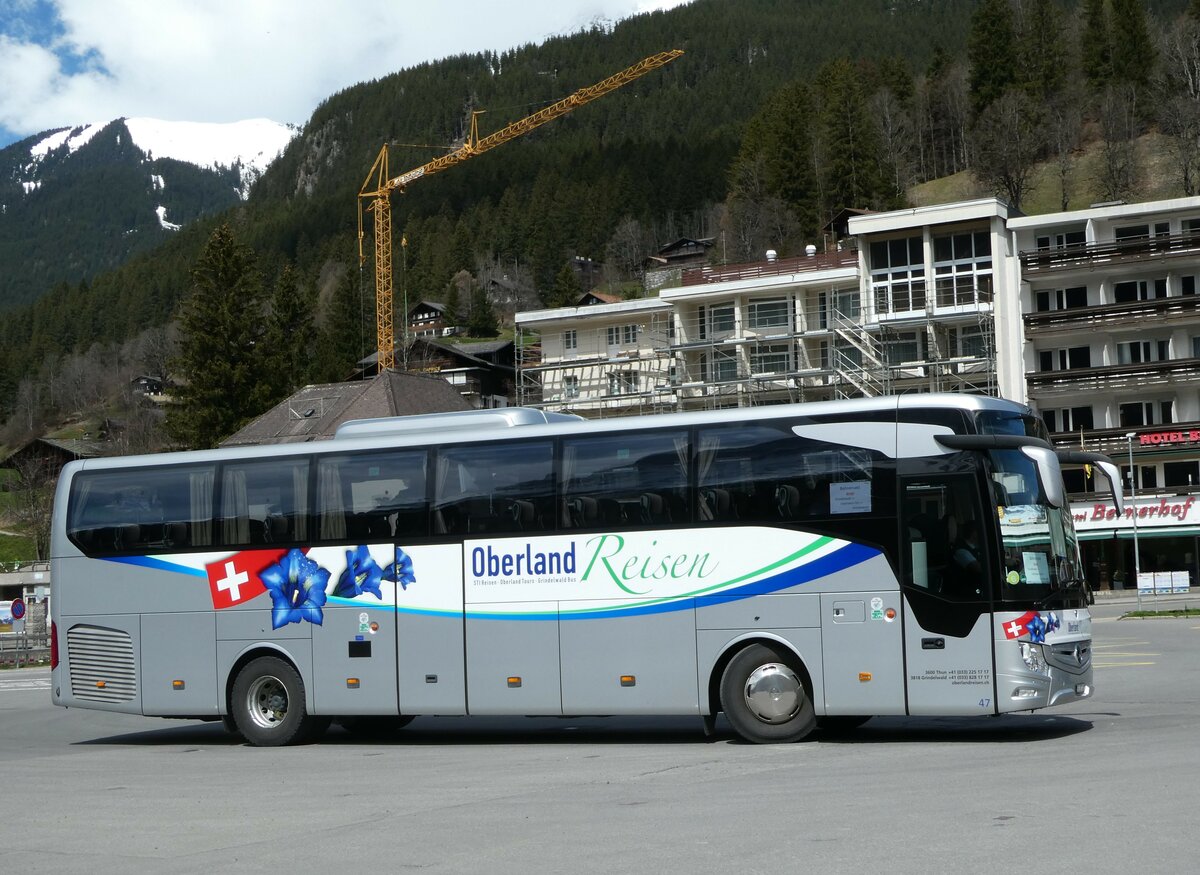 (248'793) - Oberland Reisen, Thun - Nr. 47/BE 607'481 - Mercedes am 18. April 2023 beim Bahnhof Grindelwald