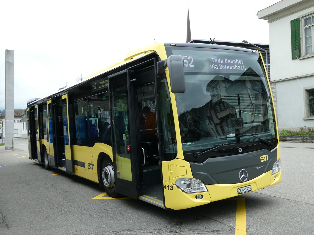 (249'335) - STI Thun - Nr. 413/BE 851'413 - Mercedes am 30. April 2023 beim Bahnhof Escholzmatt