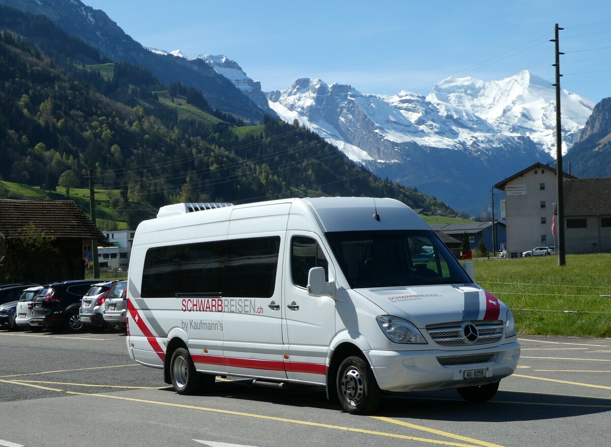 (249'539) - Kaufmann's Schwarb-Reisen, Mhlin - AG 8255 - Mercedes am 4. Mai 2023 in Frutigen, Tropenhaus