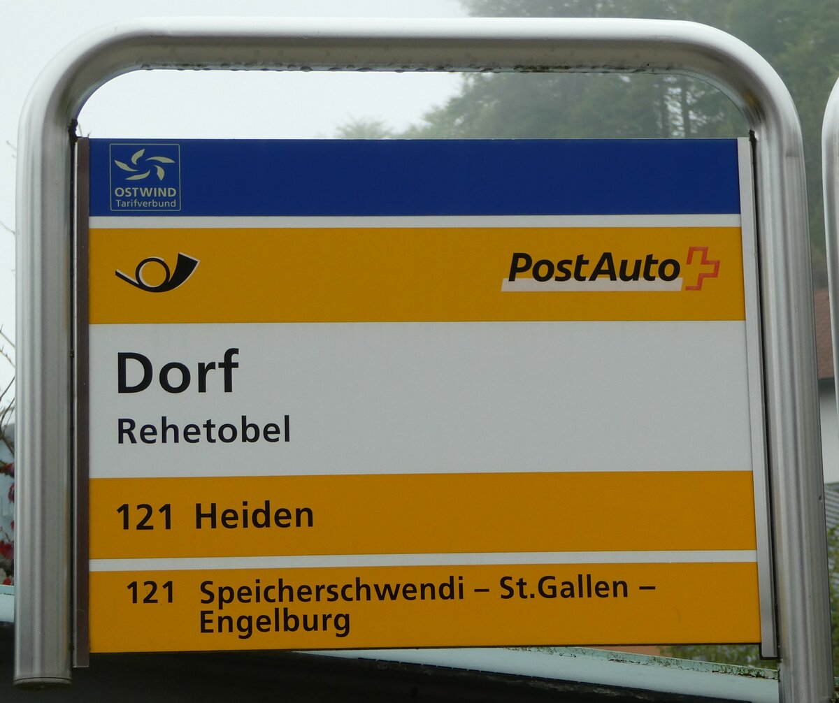 (250'081) - PostAuto-Haltestellenschild - Rehetobel, Dorf - am 16. Mai 2023