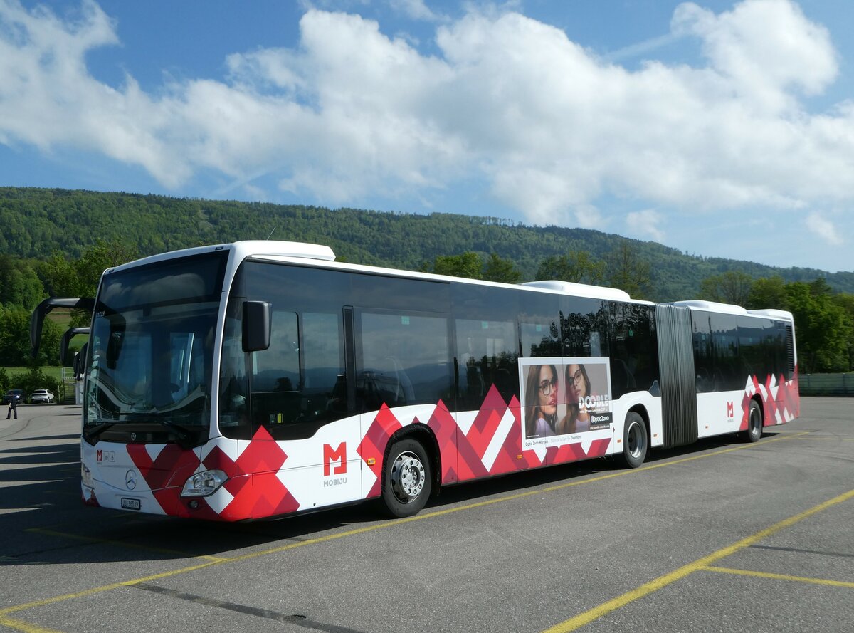 (250'137) - CarPostal Ouest - JU 36'039/PID 11'739 - Mercedes am 18. Mai 2023 in Develier, Parkplatz