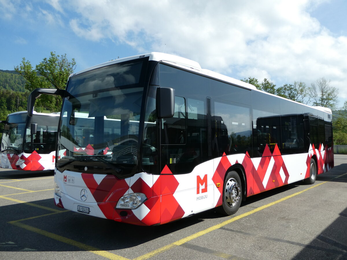 (250'149) - CarPostal Ouest - JU 52'433/PID 11'323 - Mercedes am 18. Mai 2023 in Develier, Parkplatz