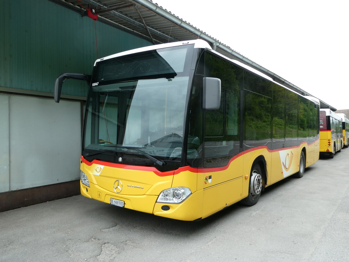 (250'278) - PostAuto Bern - Nr. 13/BE 668'920/PID 10'847 - Mercedes (ex Thepra, Stans Nr. 11) am 20. Mai 2023 in Laupen, Garage