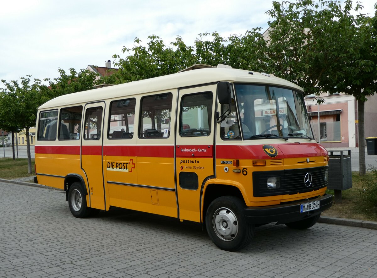 (251'055) - Hahn, Mnchen - Nr. 6/M-MB 309H - Mercedes (ex Mller, CH-Ennetmoos Nr. 6; ex Portenier, CH-Adelboden Nr. 6; ex Geiger, CH-Adelboden Nr. 6) am 4. Juni 2023 in Pilsting, Marktplatz