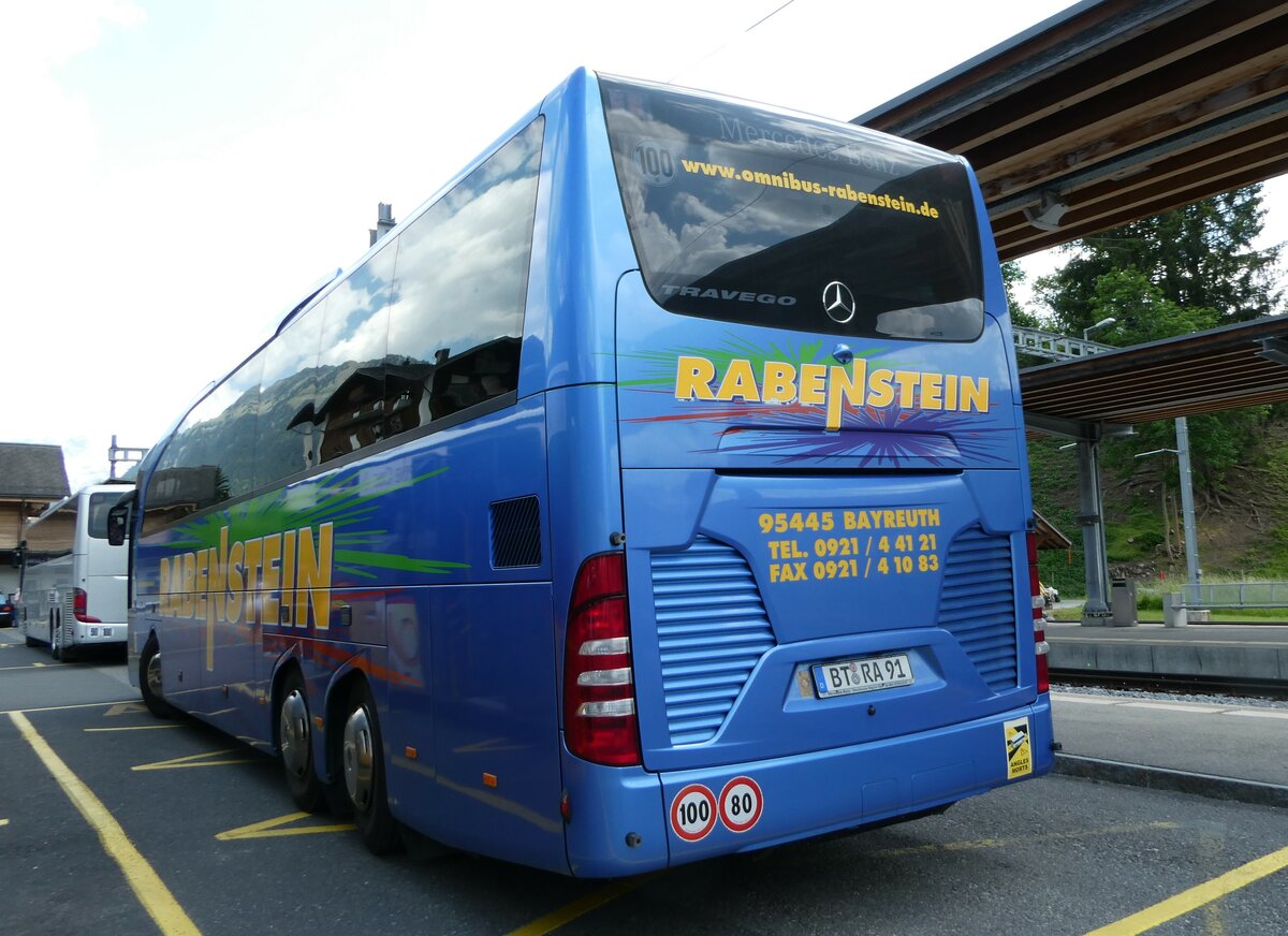 (251'137) - Aus Deutschland: Rabenstein, Bayreuth - BT-RA 91 - Mercedes am 6. Juni 2023 beim Bahnhof Gstaad