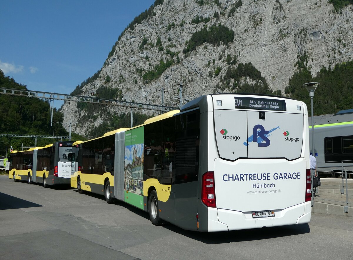 (251'584) - STI Thun - Nr. 709/BE 865'709 - Mercedes am 17. Juni 2023 beim Bahnhof Wimmis