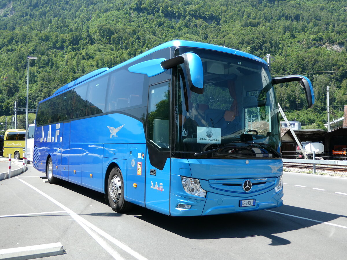 (252'002) - Aus Italien: S.A.F., Cressa Arona - 181/GB-190 LD - Mercedes am 24. Juni 2023 beim Bahnhof Interlaken Ost