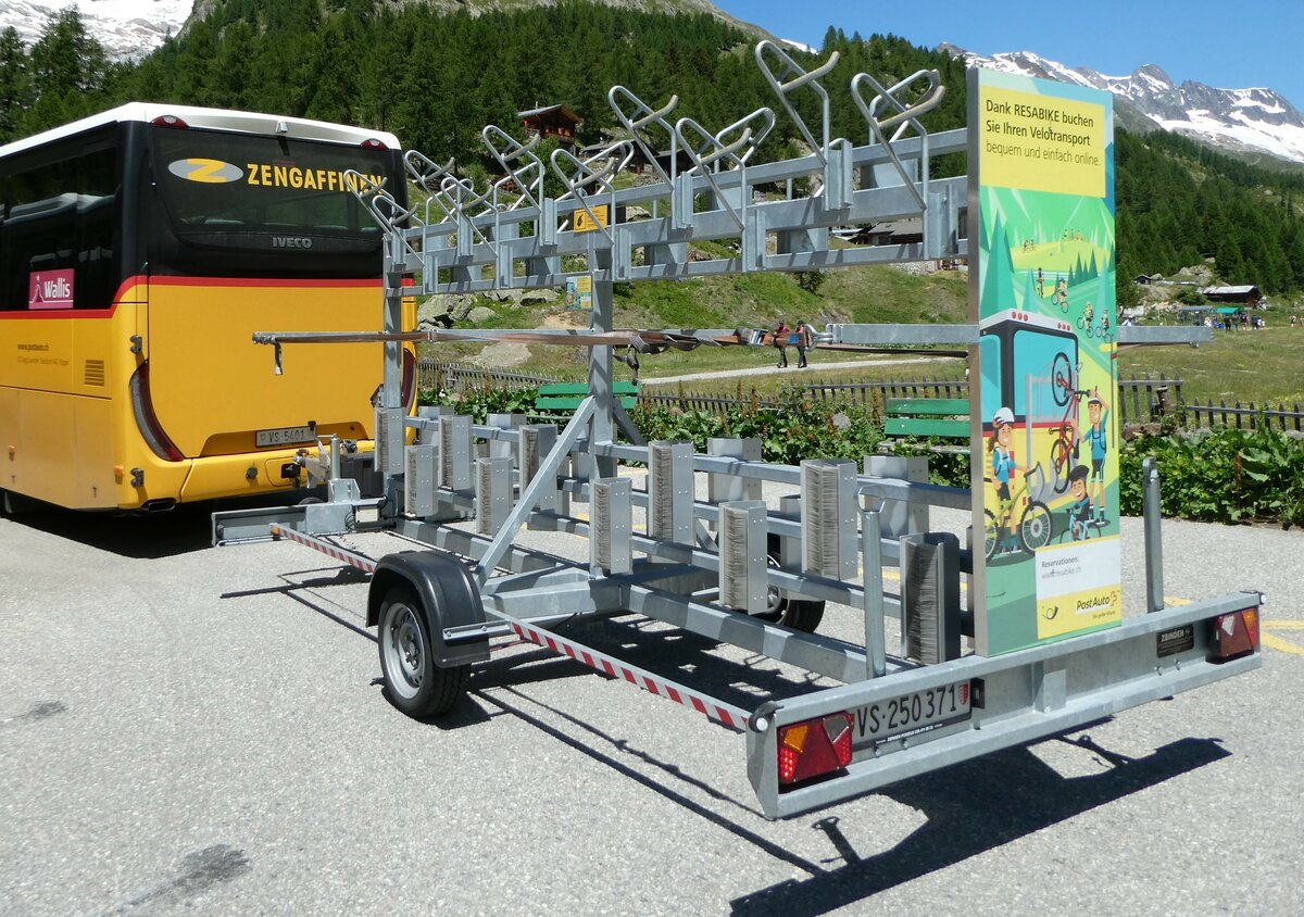 (252'065) - PostAuto Wallis - VS 250'371 - Zbinden Gepckanhnger am 25. Juni 2023 auf der Fafleralp