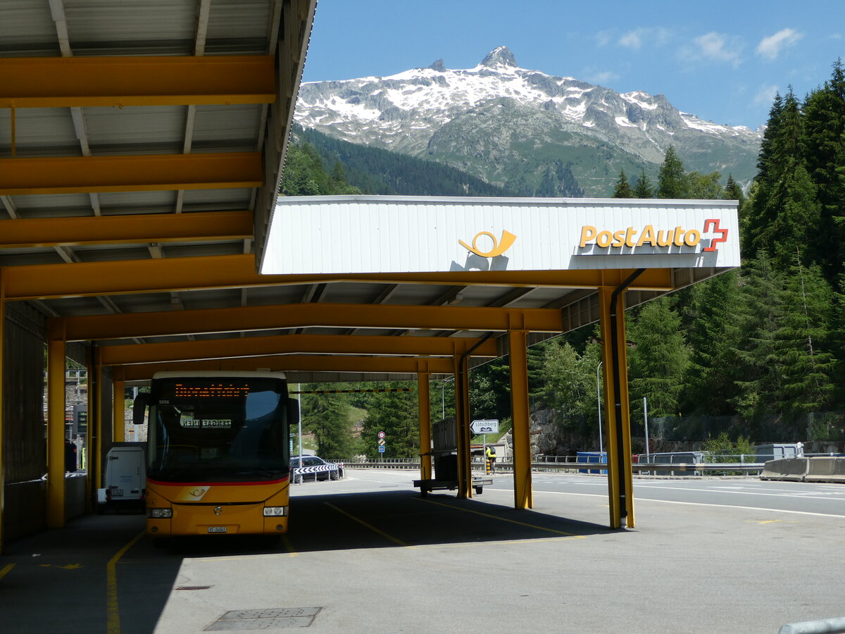 (252'085) - Jaggi, Kippel - Nr. 25/VS 24'043/PID 5056 - Irisbus am 26. Juni 2023 beim Bahnhof Goppenstein