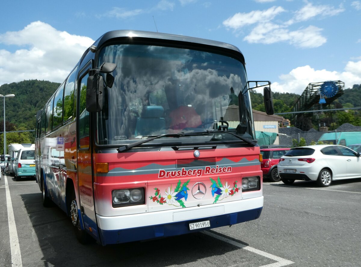 (252'382) - Schelbert, Einsiedeln - SZ 90'195 U - Mercedes (ex Scheidegger, Basel Nr. 30) am 6. Juli 2023 in Thun, Seestrasse