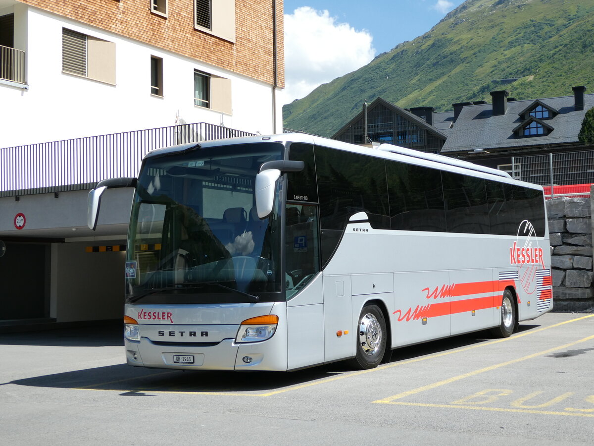 (252'576) - Kessler, Davos - GR 1943 - Setra am 9. Juli 2023 in Andermatt, Bahnhofplatz