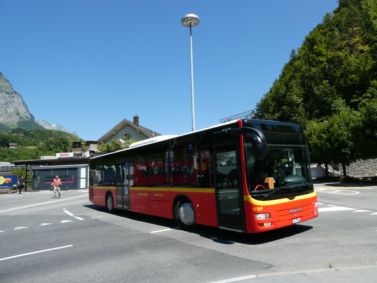 (252'707) - AS Engi - Nr. 1/SP/GL 7701 - MAN am 15. Juli 2023 beim Bahnhof Schwanden