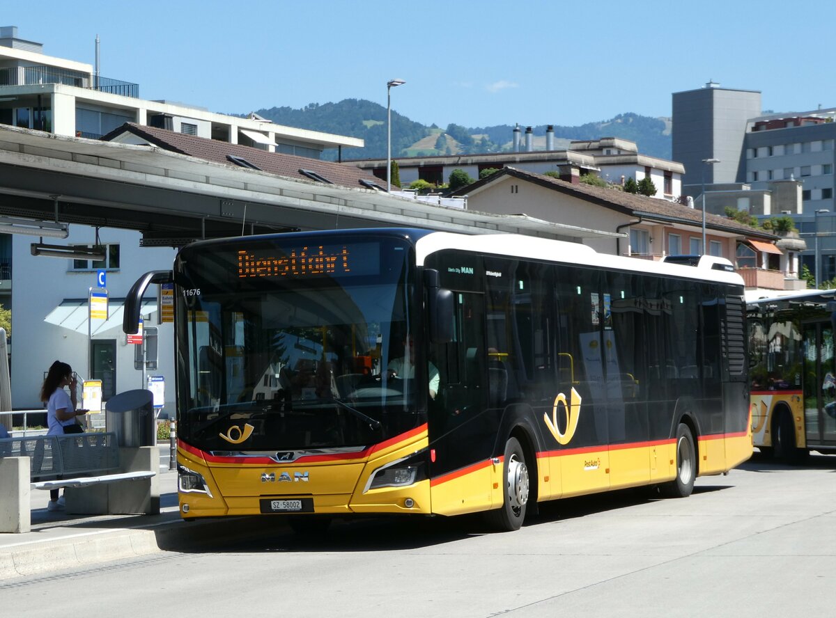 (252'723) - PostAuto Ostschweiz - SZ 58'002/PID 11'676 - MAN am 15. Juli 2023 beim Bahnhof Uznach