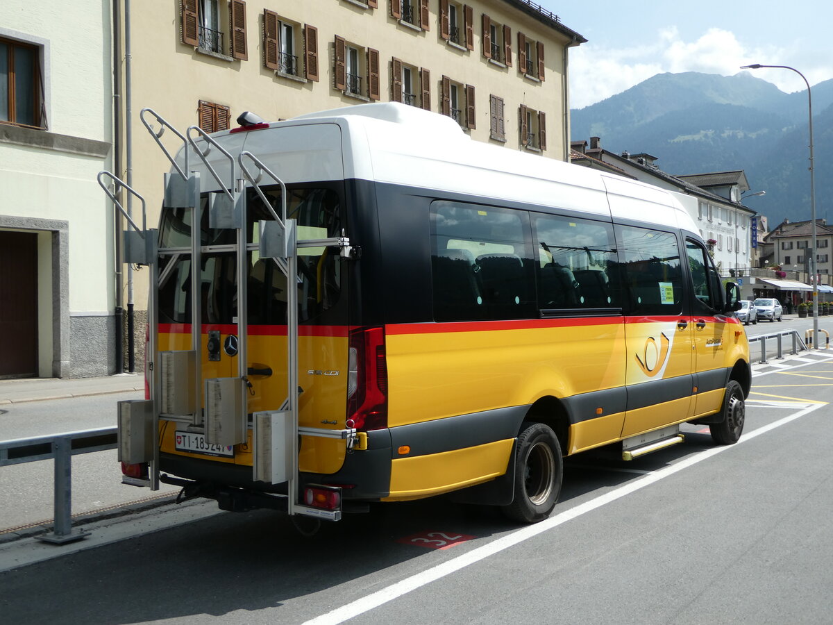 (252'880) - Marchetti, Airolo - TI 183'247/PID 11'513 - Mercedes am 23. Juli 2023 beim Bahnhof Airolo