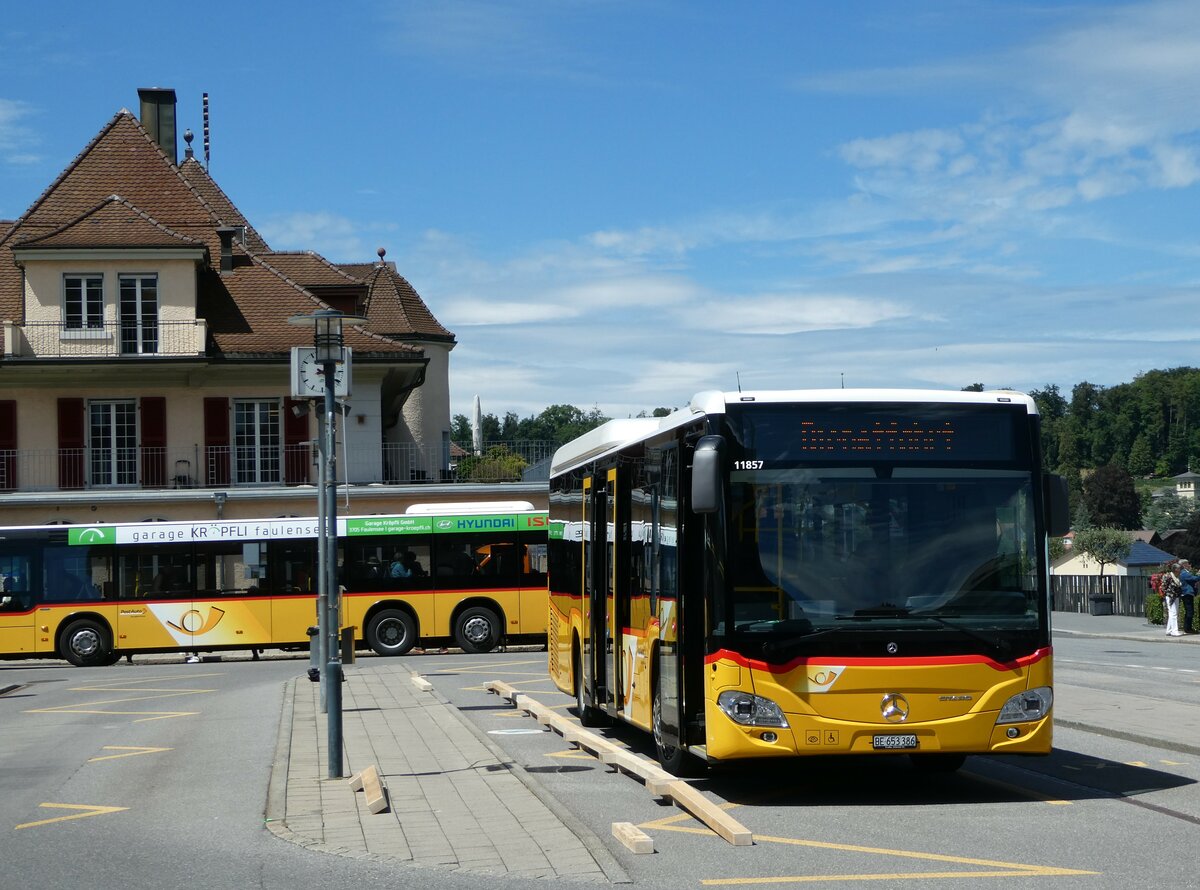 (253'074) - PostAuto Bern - BE 653'386/PID 11'857 - Mercedes am 27. Juli 2023 beim Bahnhof Spiez