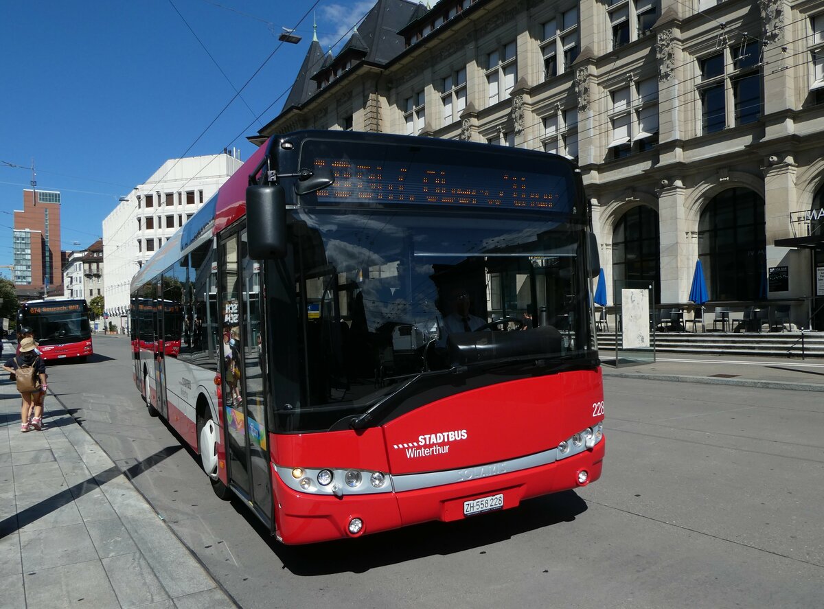 (253'368) - SW Winterthur - Nr. 228/ZH 558'228 - Solaris am 3. August 2023 beim Hauptbahnhof Winterthur