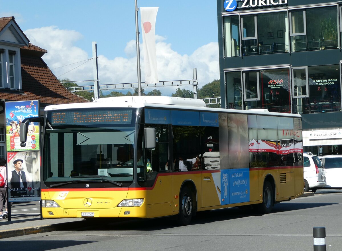 (253'426) - PostAuto Bern - BE 610'539/PID 5270 - Mercedes (ex BE 700'281; ex Schmocker, Stechelberg Nr. 2) am 5. August 2023 beim Bahnhof Interlaken Ost