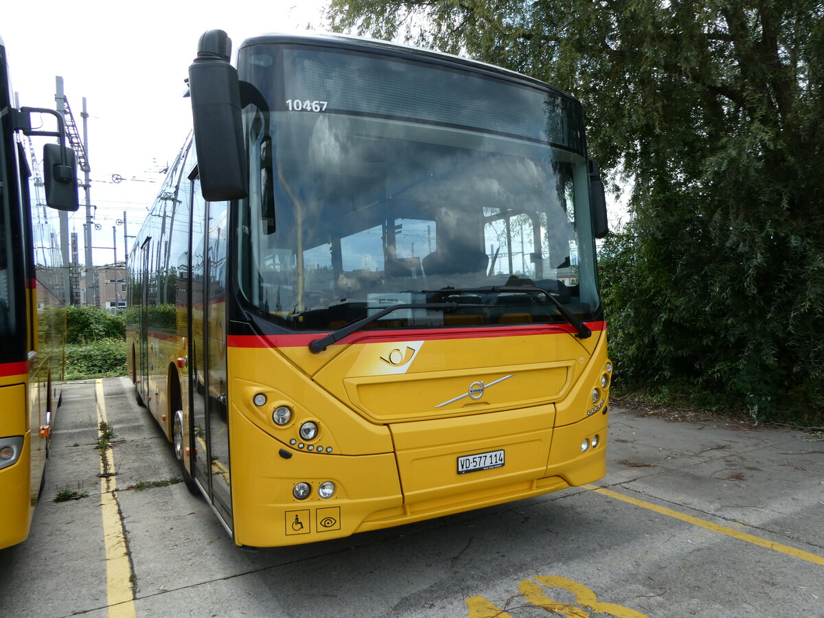 (253'739) - CarPostal Ouest - VD 577'114/PID 10'467 - Volvo (ex Favre, Avenches) am 12. August 2023 in Yverdon, Garage