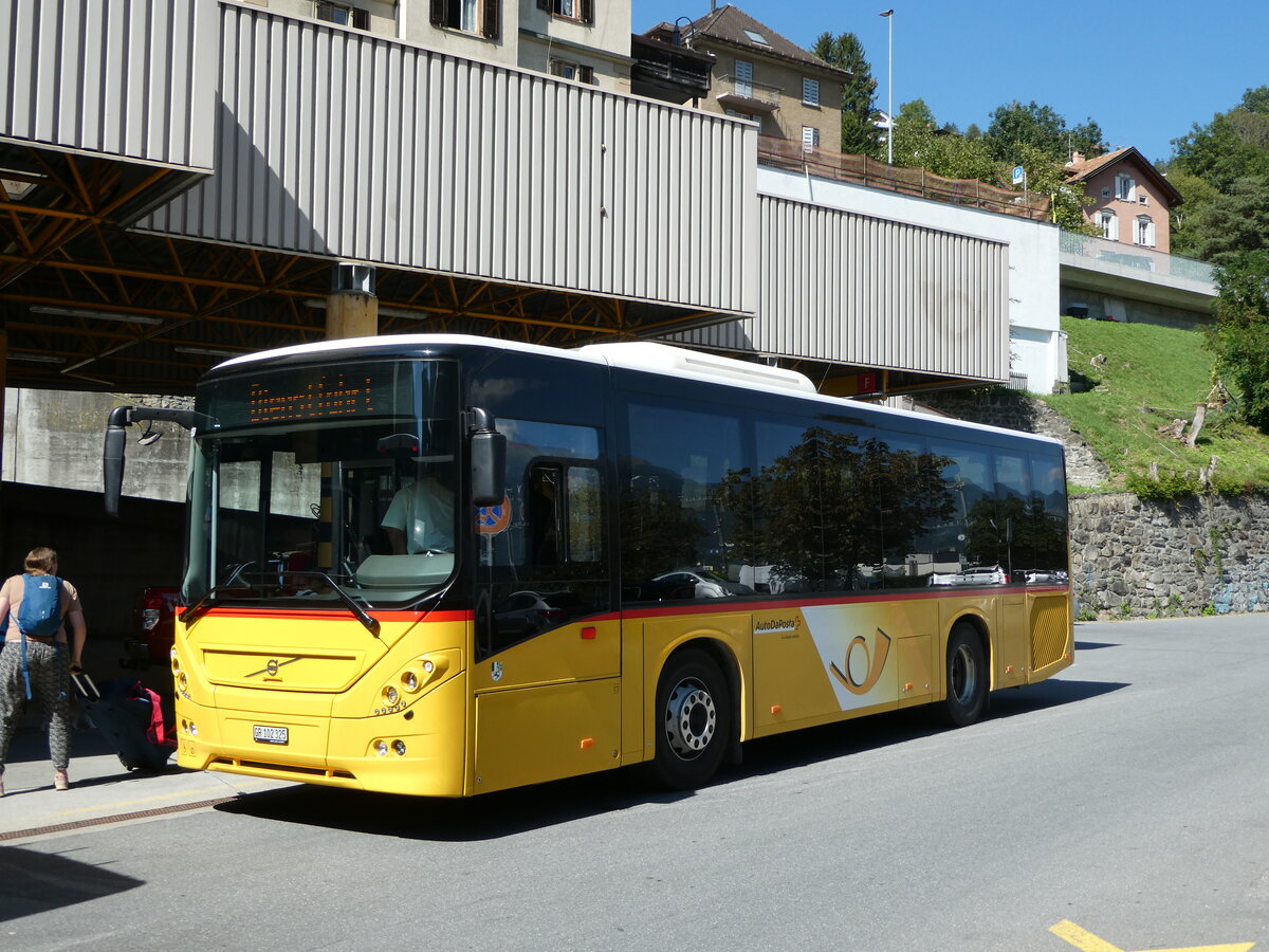 (254'896) - PostAuto Graubnden - GR 102'325/PID 10'937 - Volvo am 8. September 2023 in Thusis, Postautostation