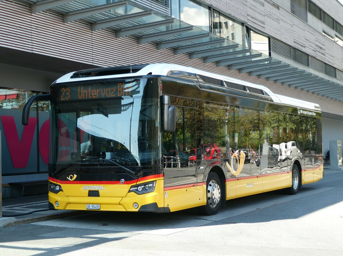 (254'933) - Dnser, Trimmis - GR 95'435/PID 11'895 - Scania (ex GR 184'920) am 8. September 2023 beim Bahnhof Landquart