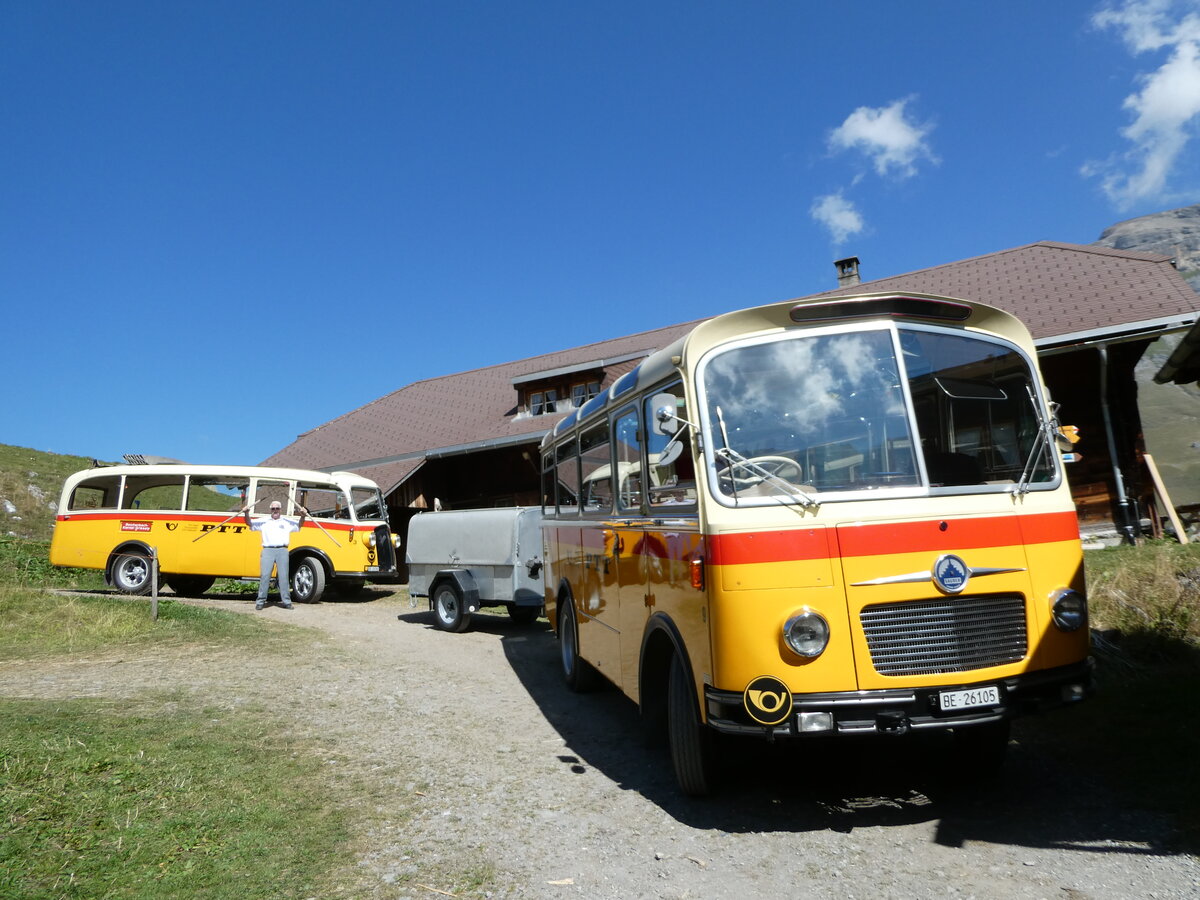 (255'084) - Schmid, Thrishaus - Nr. 9/BE 26'105 - Saurer/R&J (ex Geiger, Adelboden Nr. 9) + Nr. 3/BE 26'760 - Saurer/Gangloff (ex Geiger, Adelboden Nr. 3) am 10. September 2023 auf der Bundalp